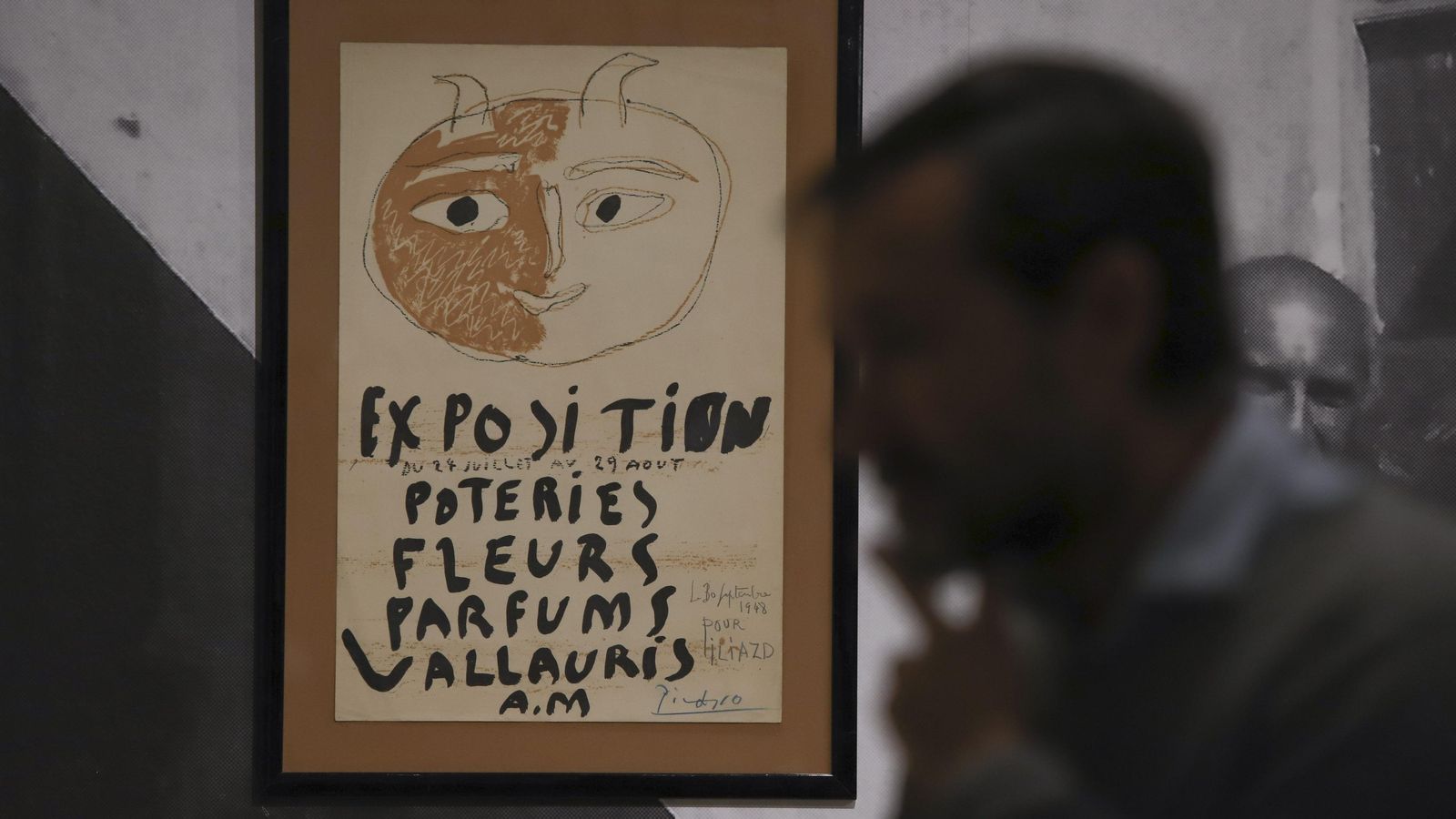 Un cartel de Picasso incluido en la muestra.