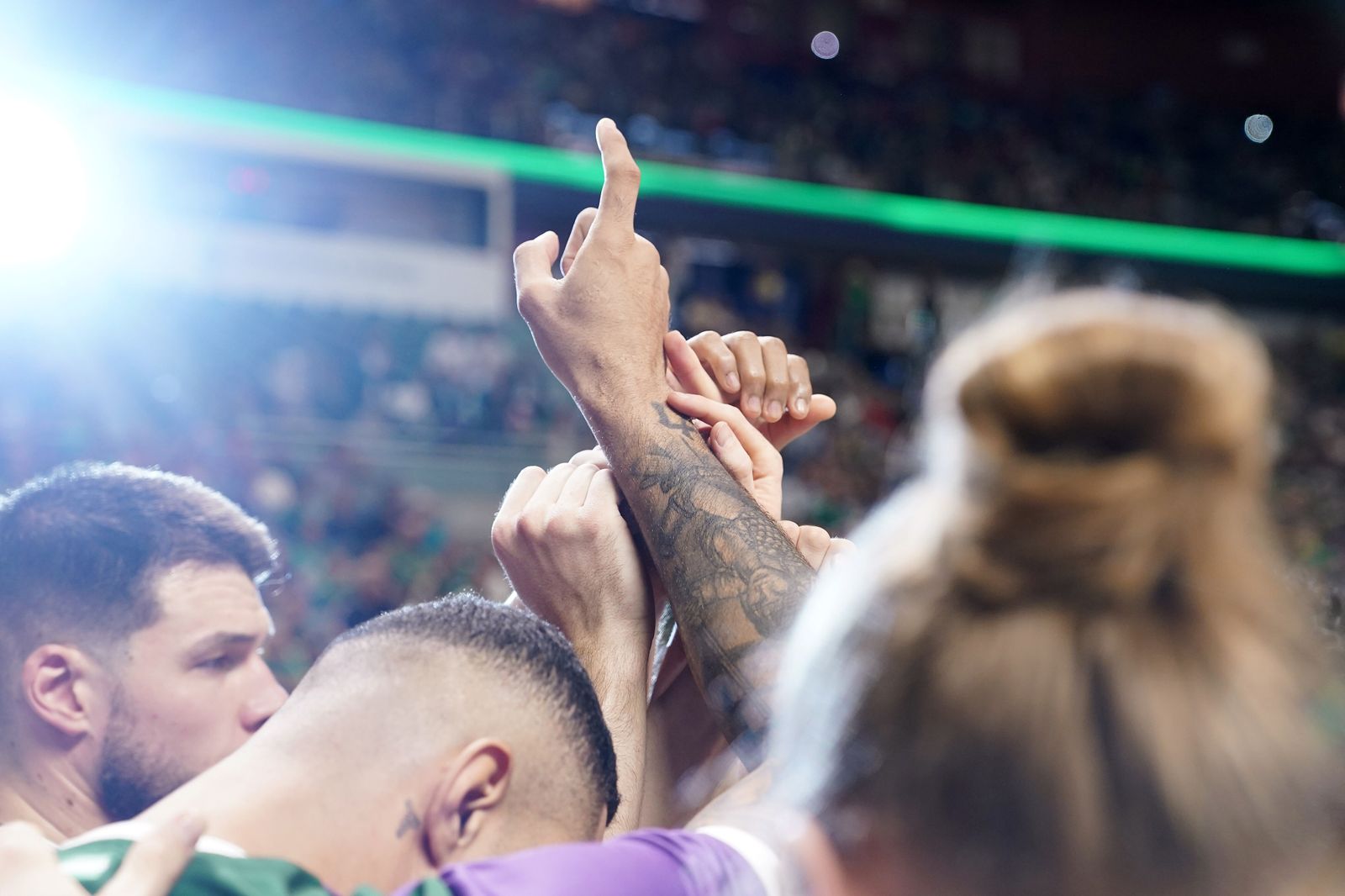 El Unicaja hace piña tras un partido.