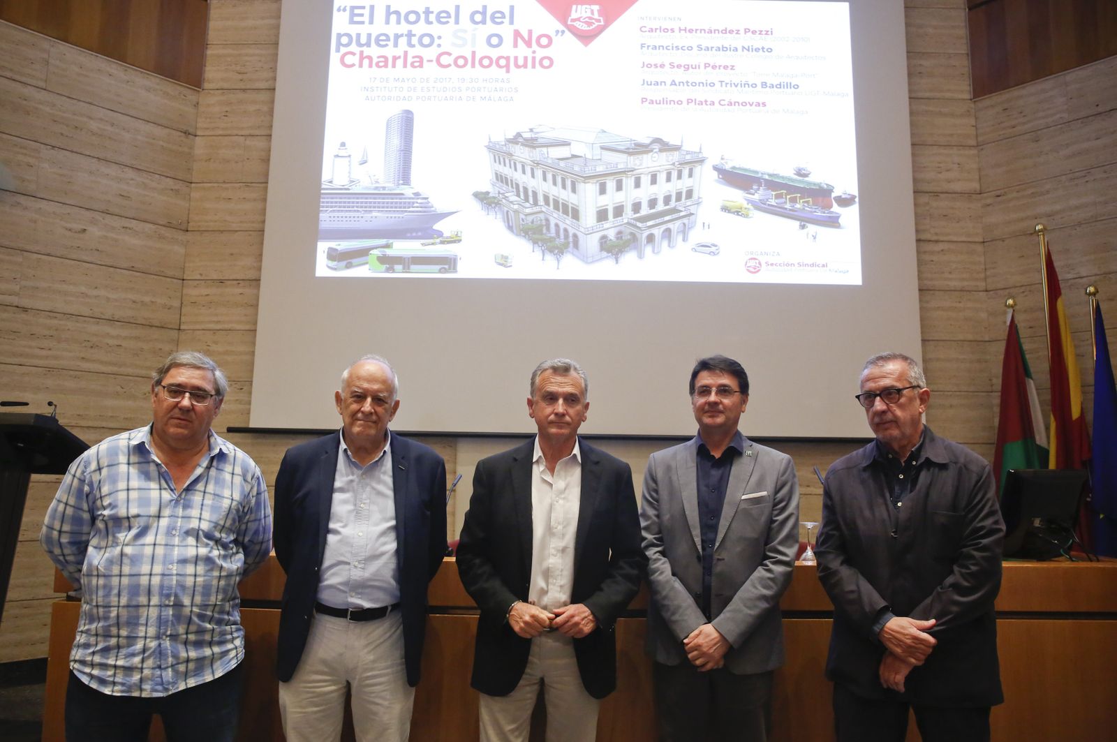Juan Antonio Triviño, José Seguí, Paulino Plata, Francisco Sarabia y Carlos Hernández Pezzi, ayer minutos antes de iniciarse el debate.