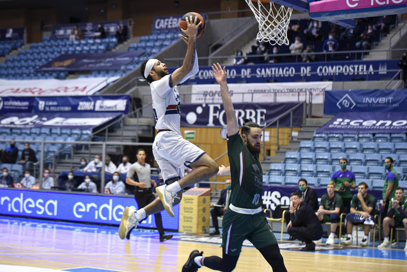 El Monbus Obradoiro - Unicaja Baloncesto, en fotos