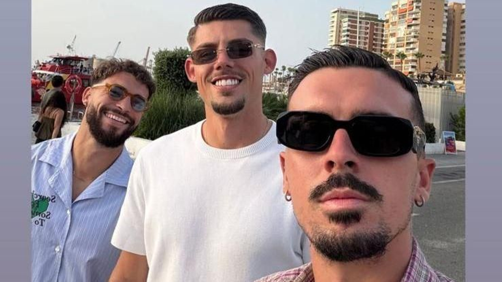 Dani Sánchez, Joaquín Muñoz y Javi Montero pasean juntos