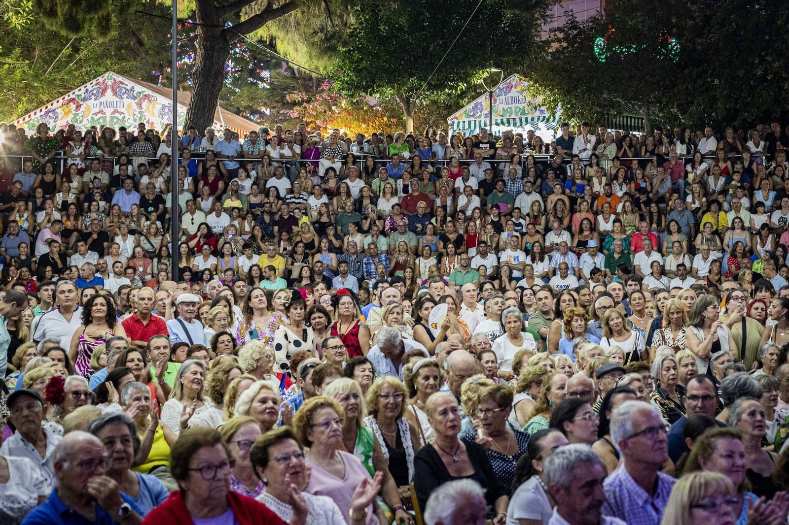 El auditorio del Parque durante la Feria, completamente lleno. El auditorio del Parque durante la Feria, completamente lleno.