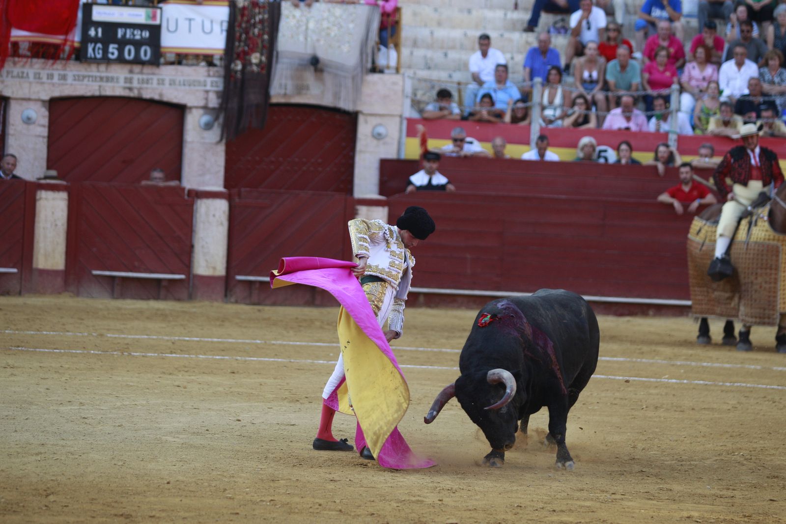 Imágenes de la corrida de toros del jueves en la Feria de Almería 2024