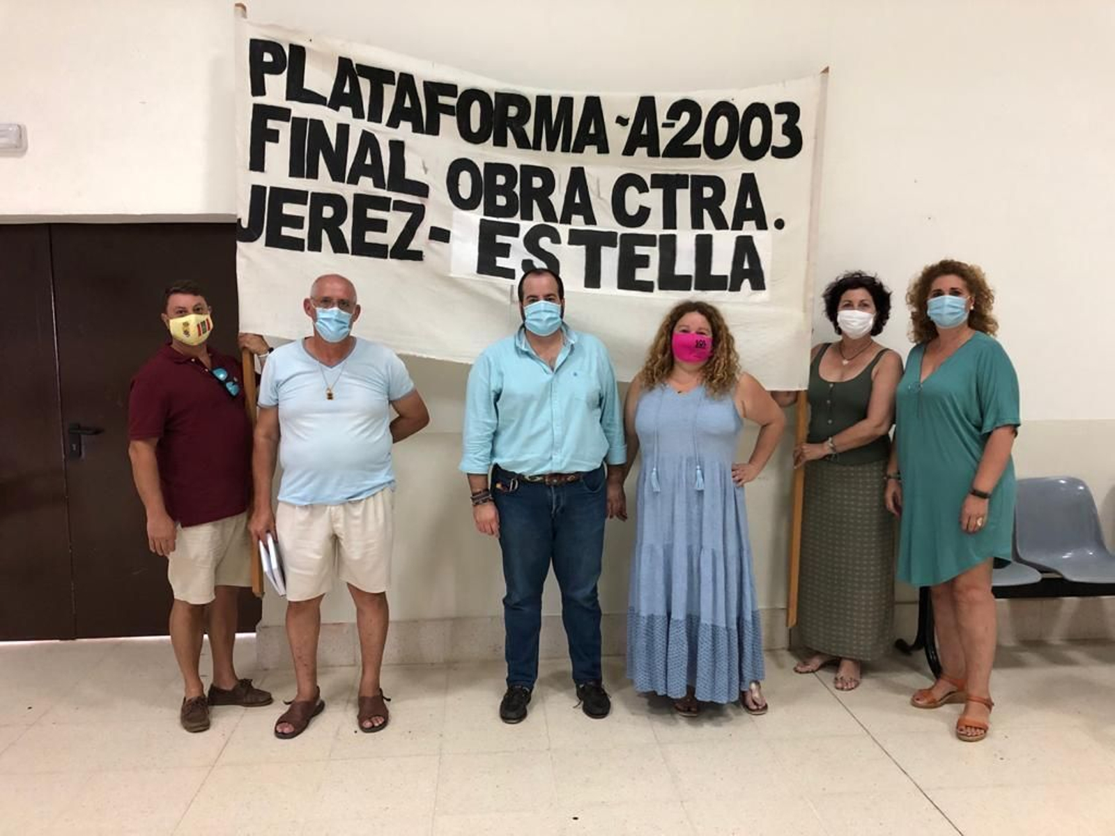 Miembros de la Plataforma A-2003, tras la reunión.