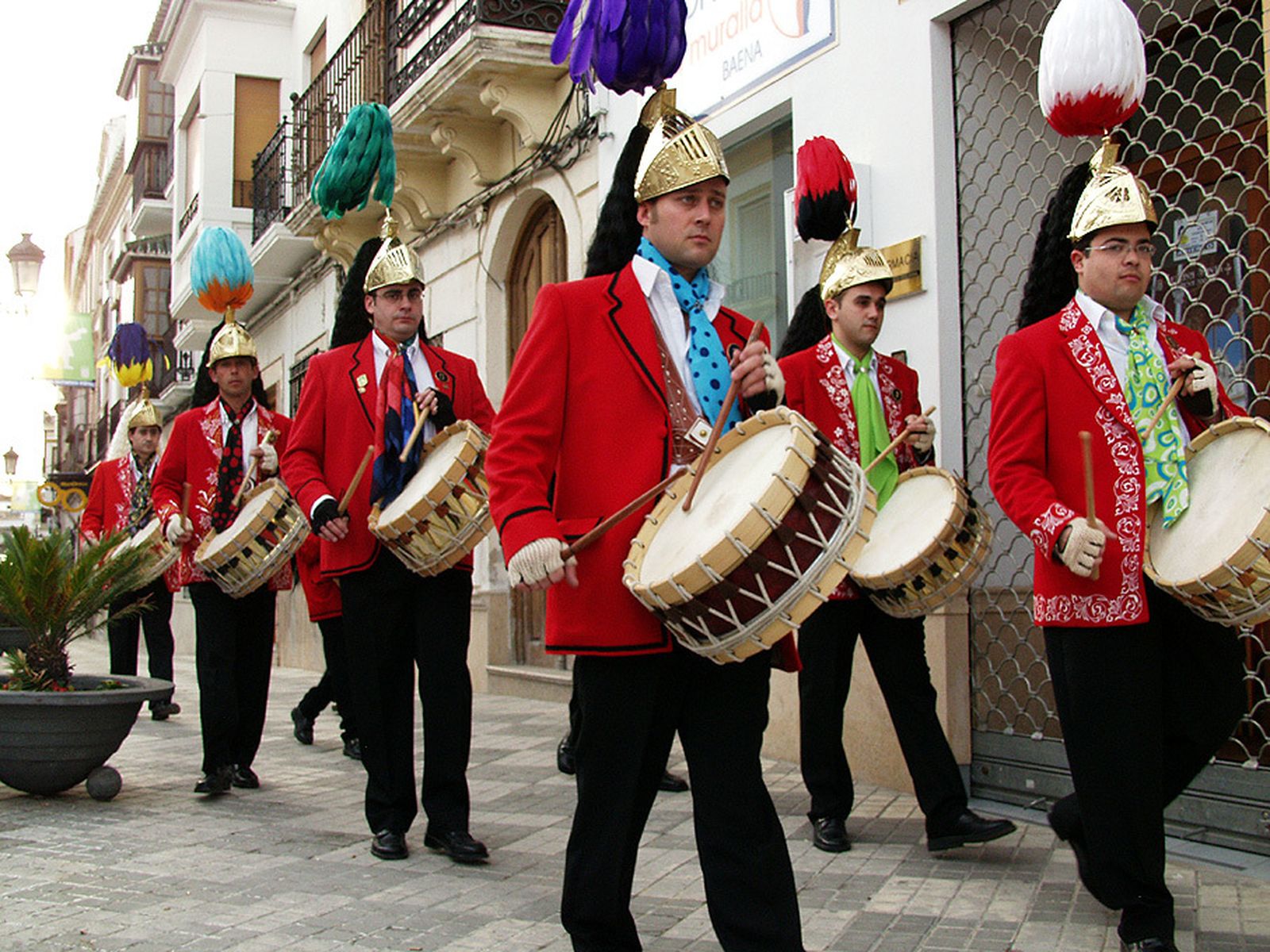 Colinegros echan las cajas.