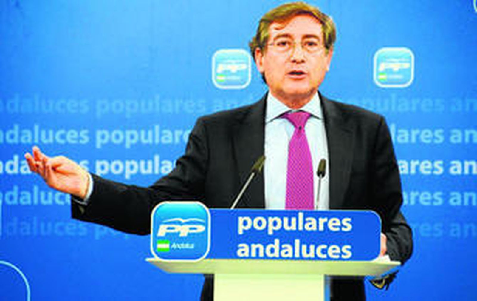 Rafael Carmona, ayer en rueda de prensa en la sede regional del PP.