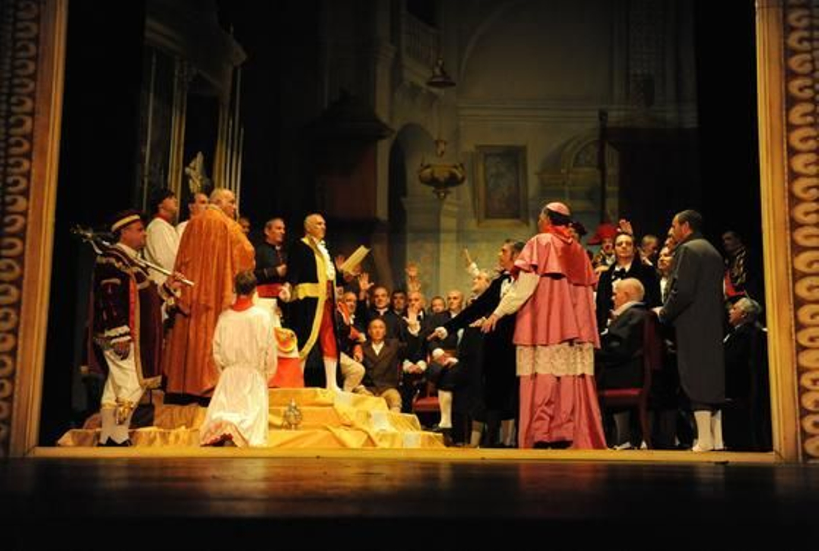 El reportero gráfico Emilio Morenatti recibe el I Premio Libertad de Expresión en el Real Teatro de Las Cortes de San Fernando. 

Foto: Elias Pimentel