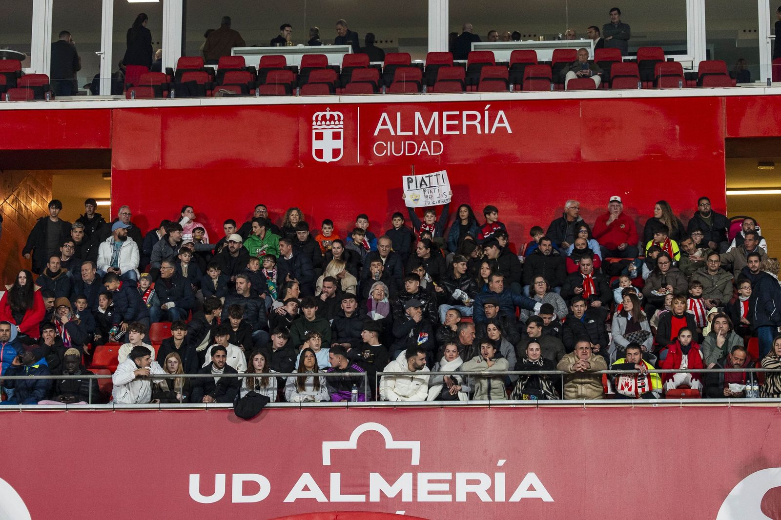 Fotogalería del partido homenaje a Guillermo Blanes entre los veteranos de la UD Almería y el FC Barcelona
