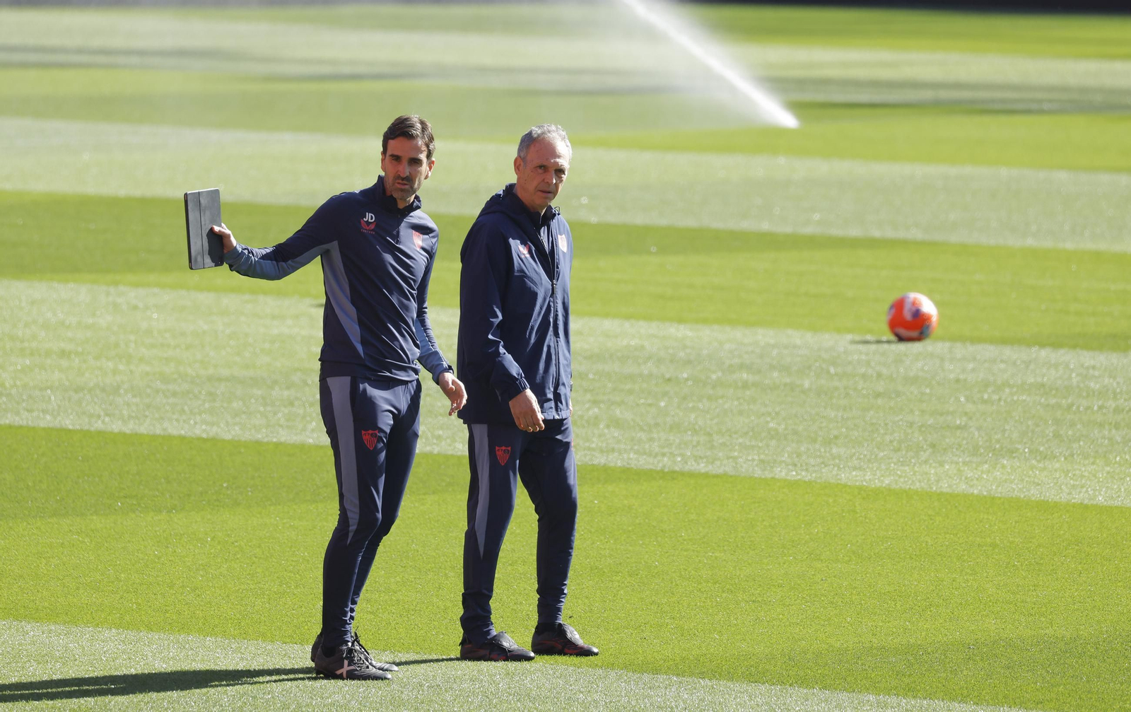 Las fotos de Caparrós en el entrenamiento en el Ramón Sánchez-Pizjuán