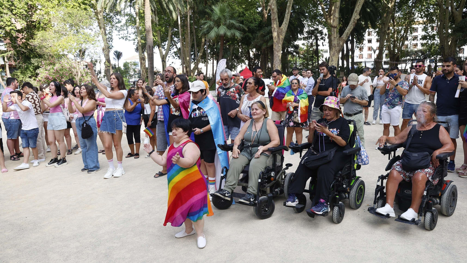 Las fotos de la fiesta del Orgullo LGTBI en el Parque María Cristina en Algeciras