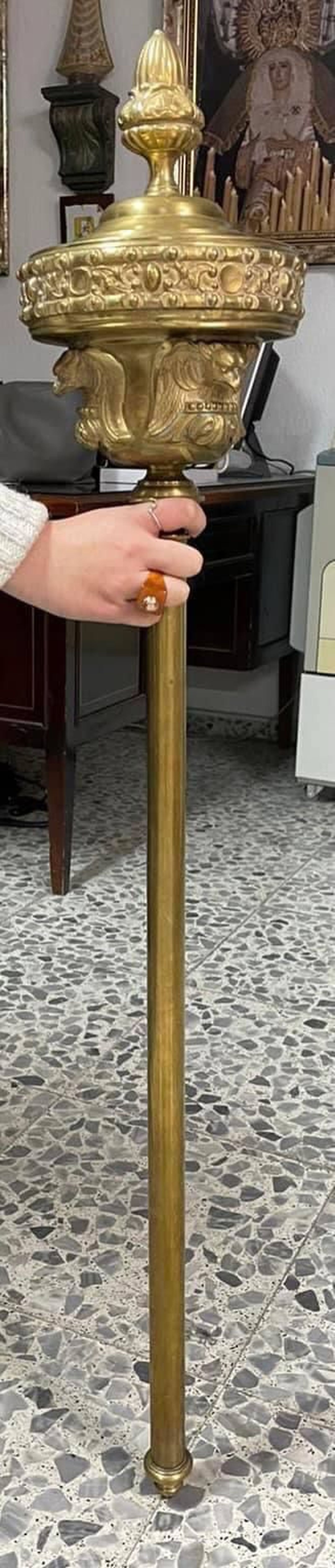 Una de las mazas de la Cofradía.