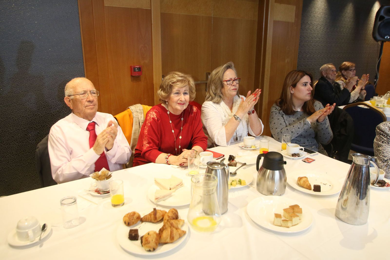 Las imágenes de la visita de Juanma Moreno a Almería