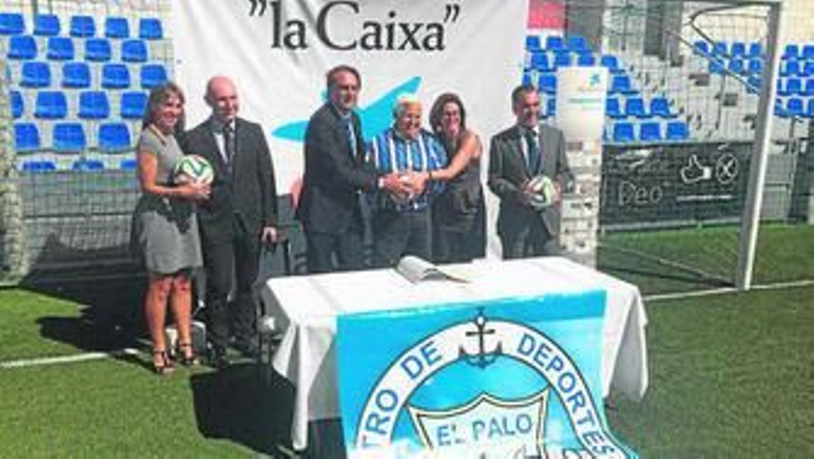 Momento de la presentación del acuerdo entre El Palo y La Caixa.