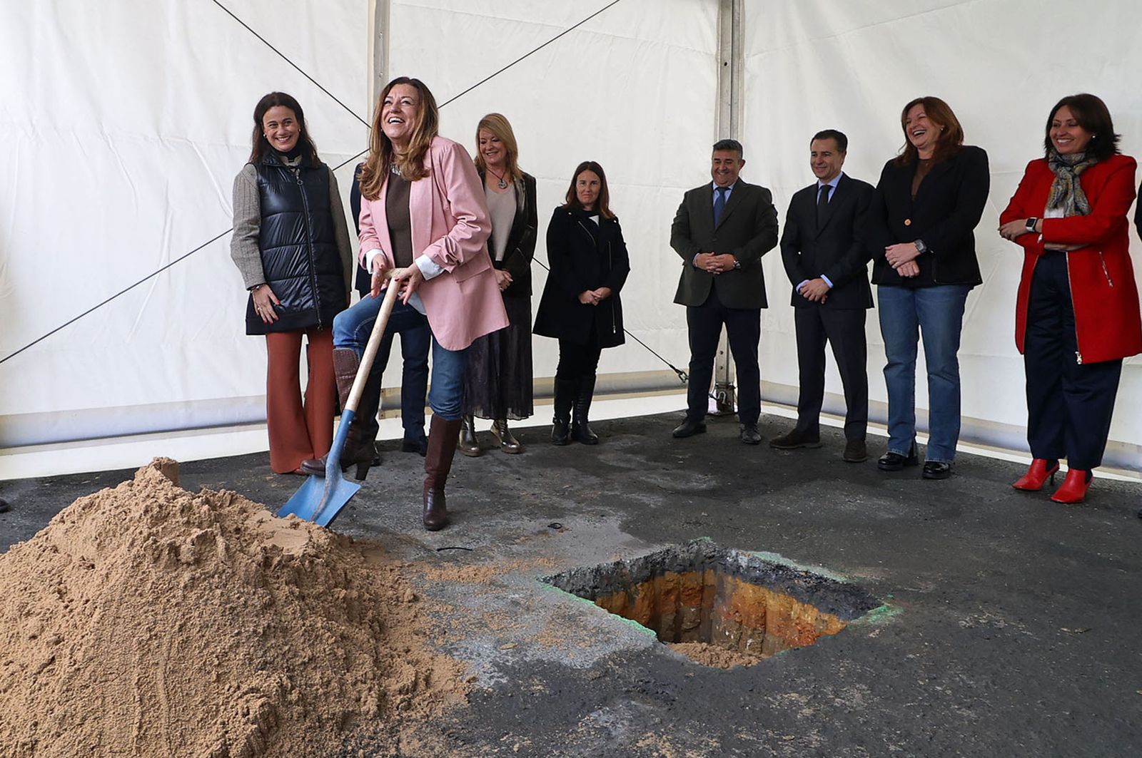 Fotografías de la colocación de la primera piedra de las obras de ampliación y reforma de la Escuela de Arte y Superior de Diseño León Ortega de Huelva