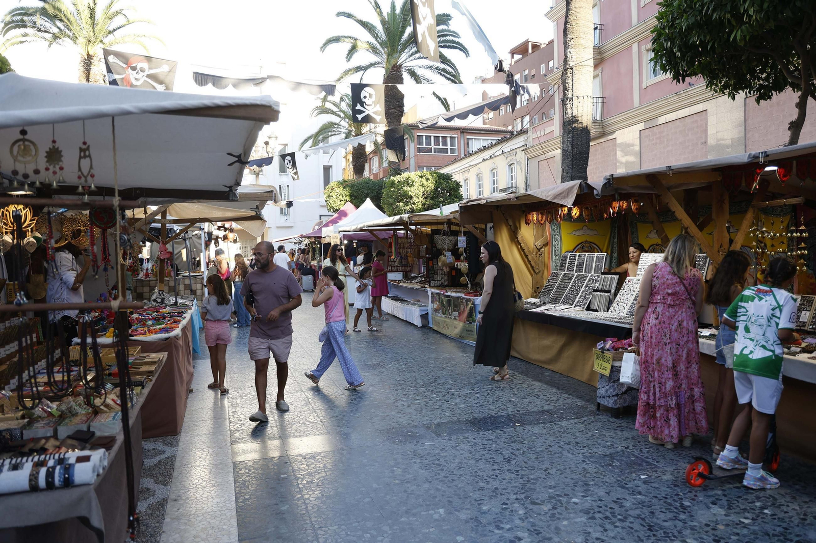 Las fotos del mercadillo pirata en La Línea