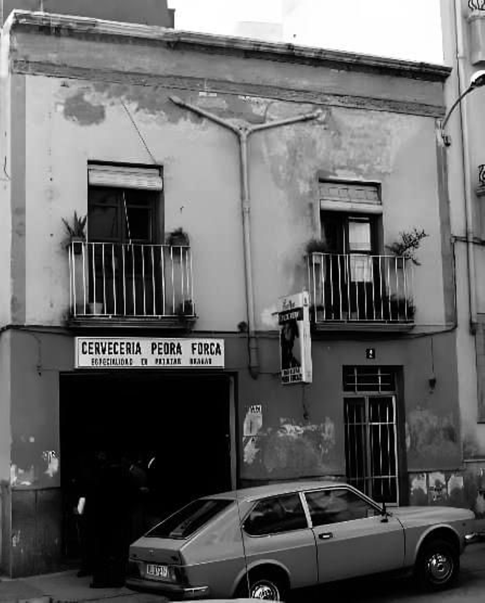 En su barra, muchos adolescentes almerienses probaron la cerveza por primera vez, en sus versiones “mini”, “maxi” o “copón”