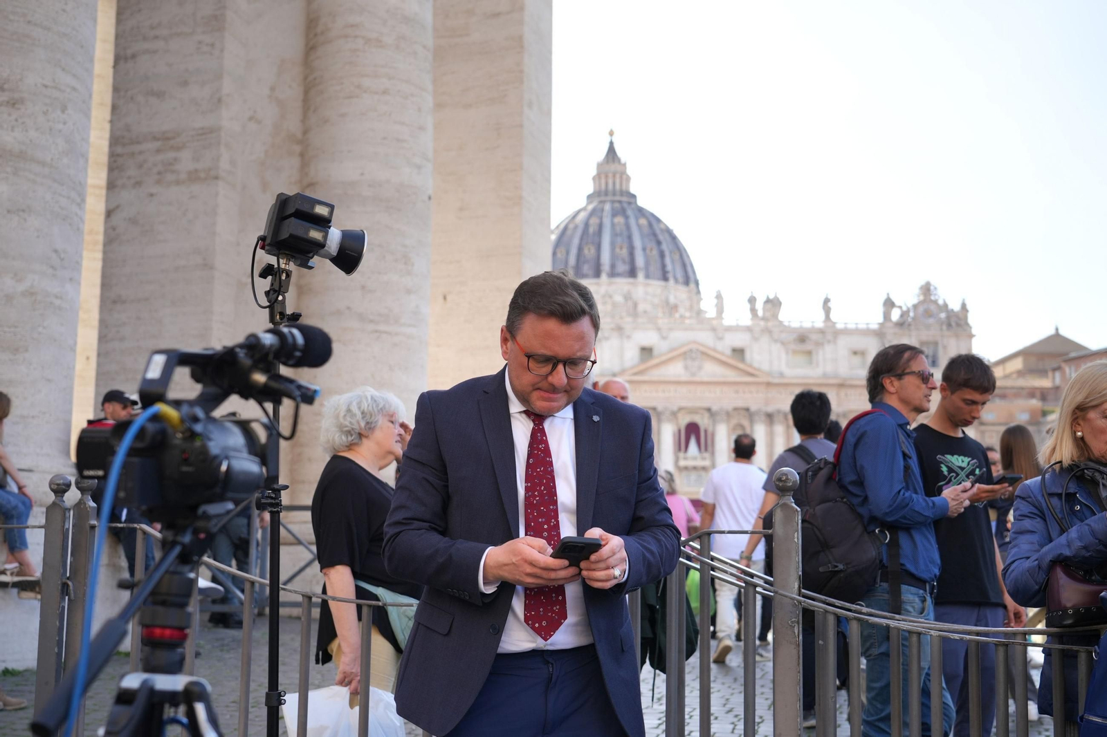 Fotos del ambiente en Roma tras la muerte del papa Francisco