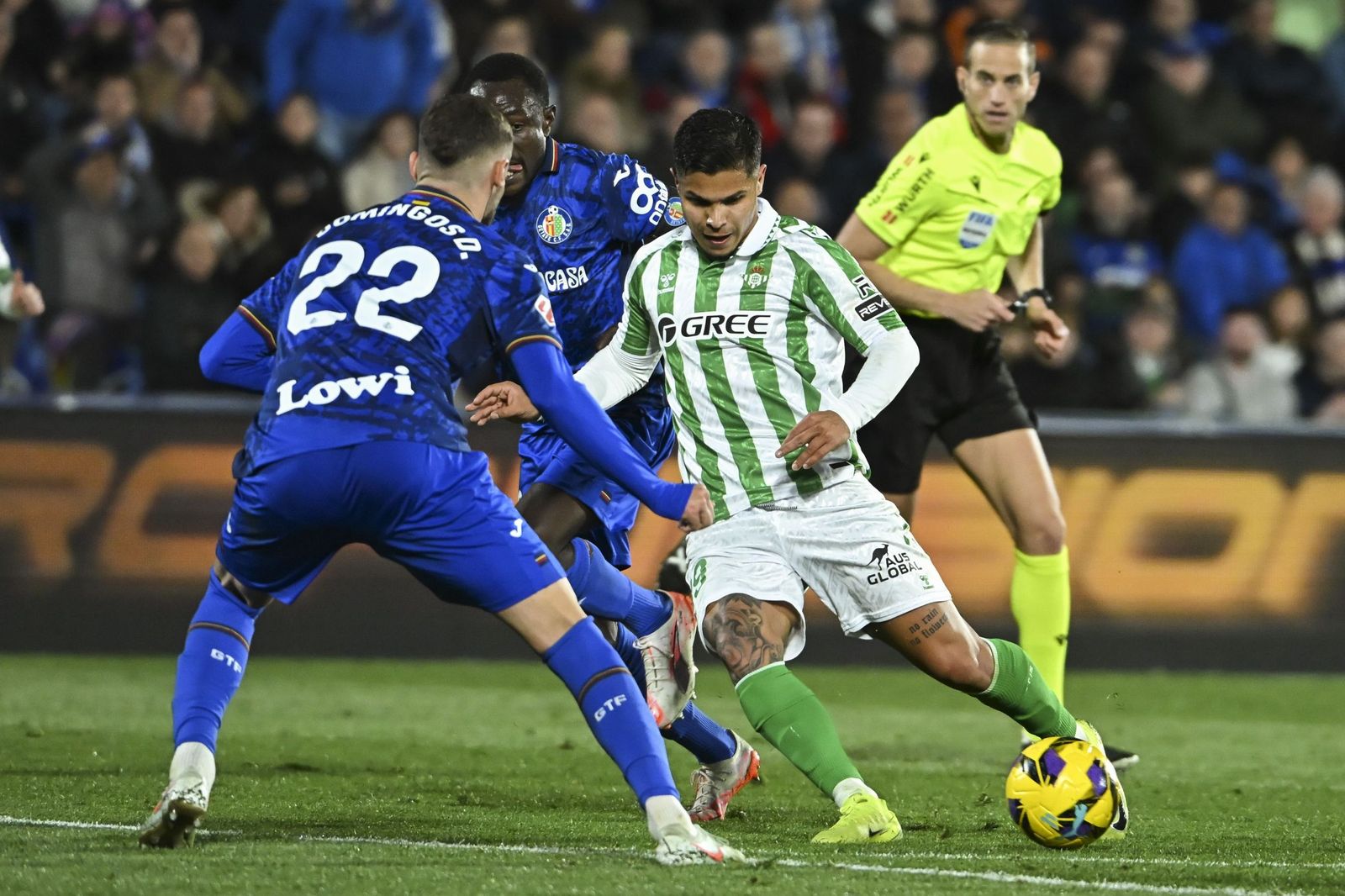 El Cucho, en un lance del juego durante el Getafe-Betis de la pasada temporada.