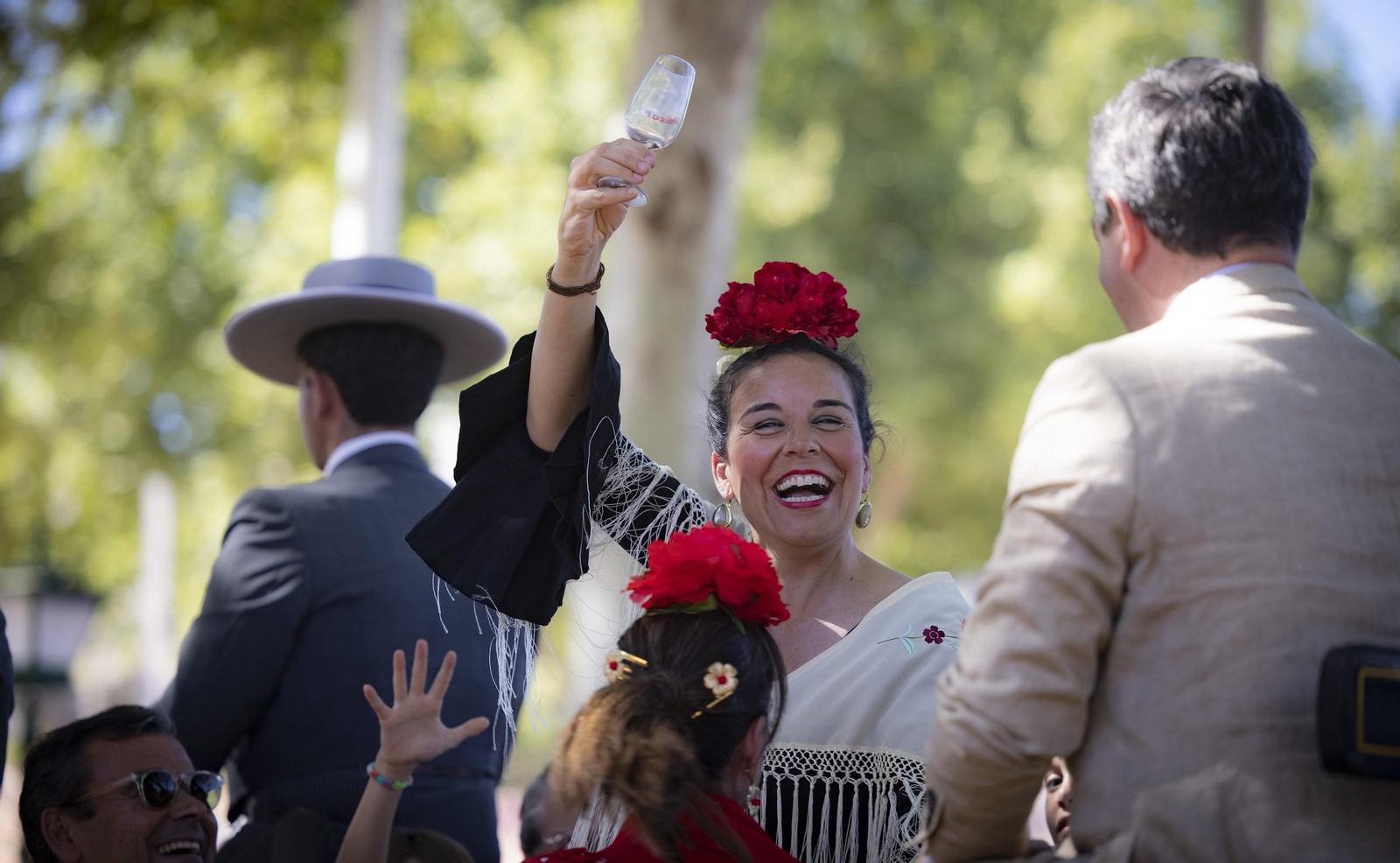 Las fotos del lunes de la Feria de abril  de Sevilla 2023