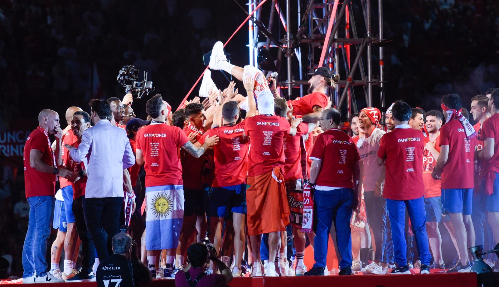 La celebración del Sevilla en el Ramón Sánchez-Pizjuán, en imágenes