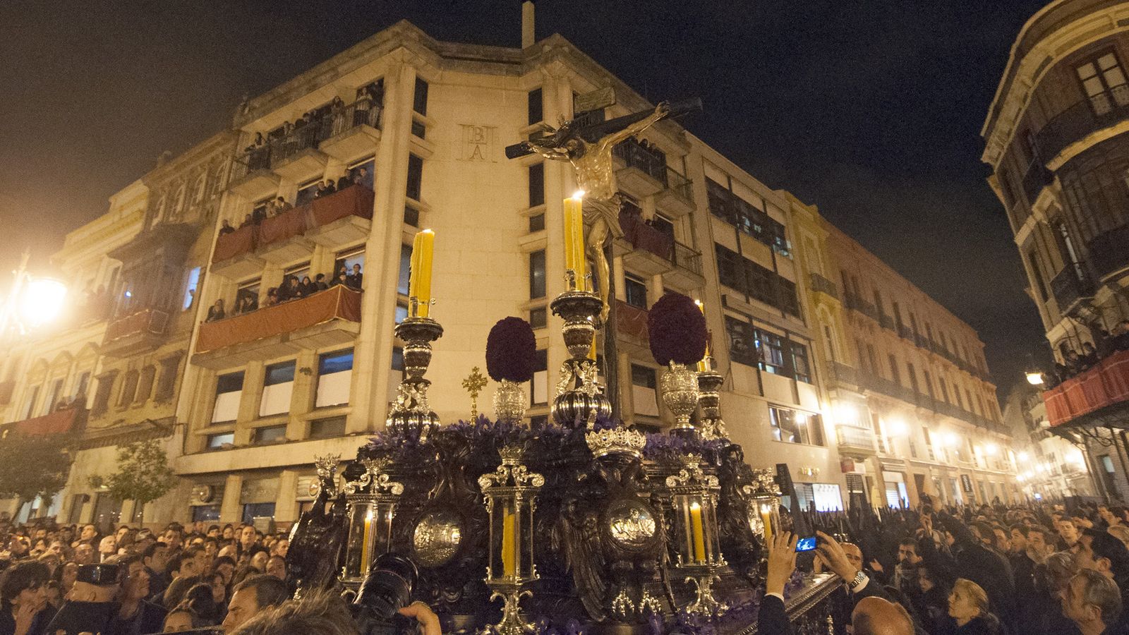 El Cristo del Calvario en la Plaza de la Campana.