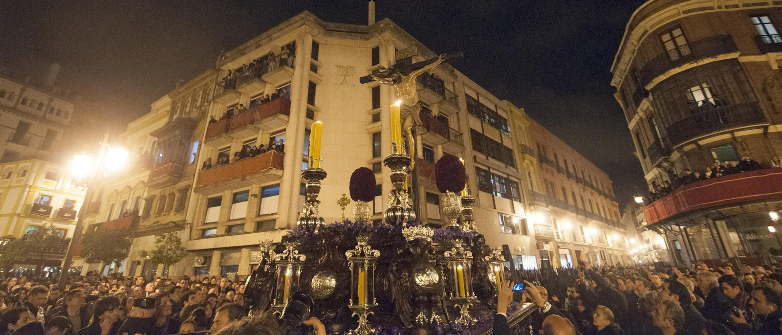 El Cristo del Calvario en la Plaza de la Campana.
