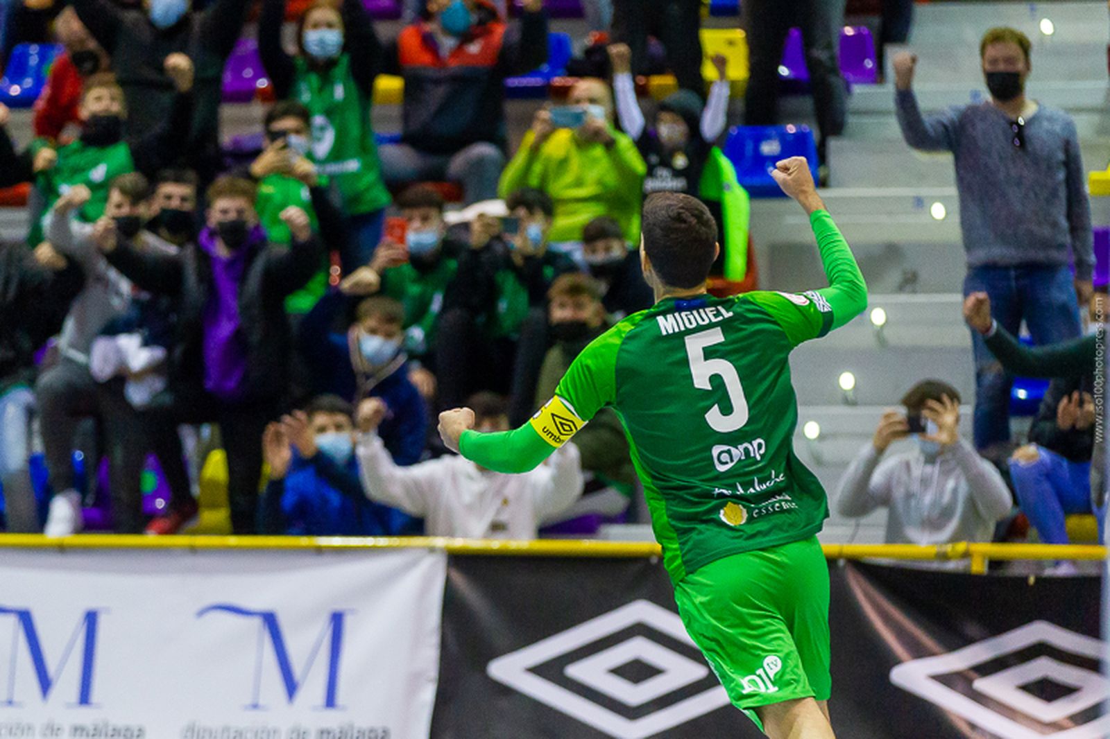 Miguel Conde celebra un gol.