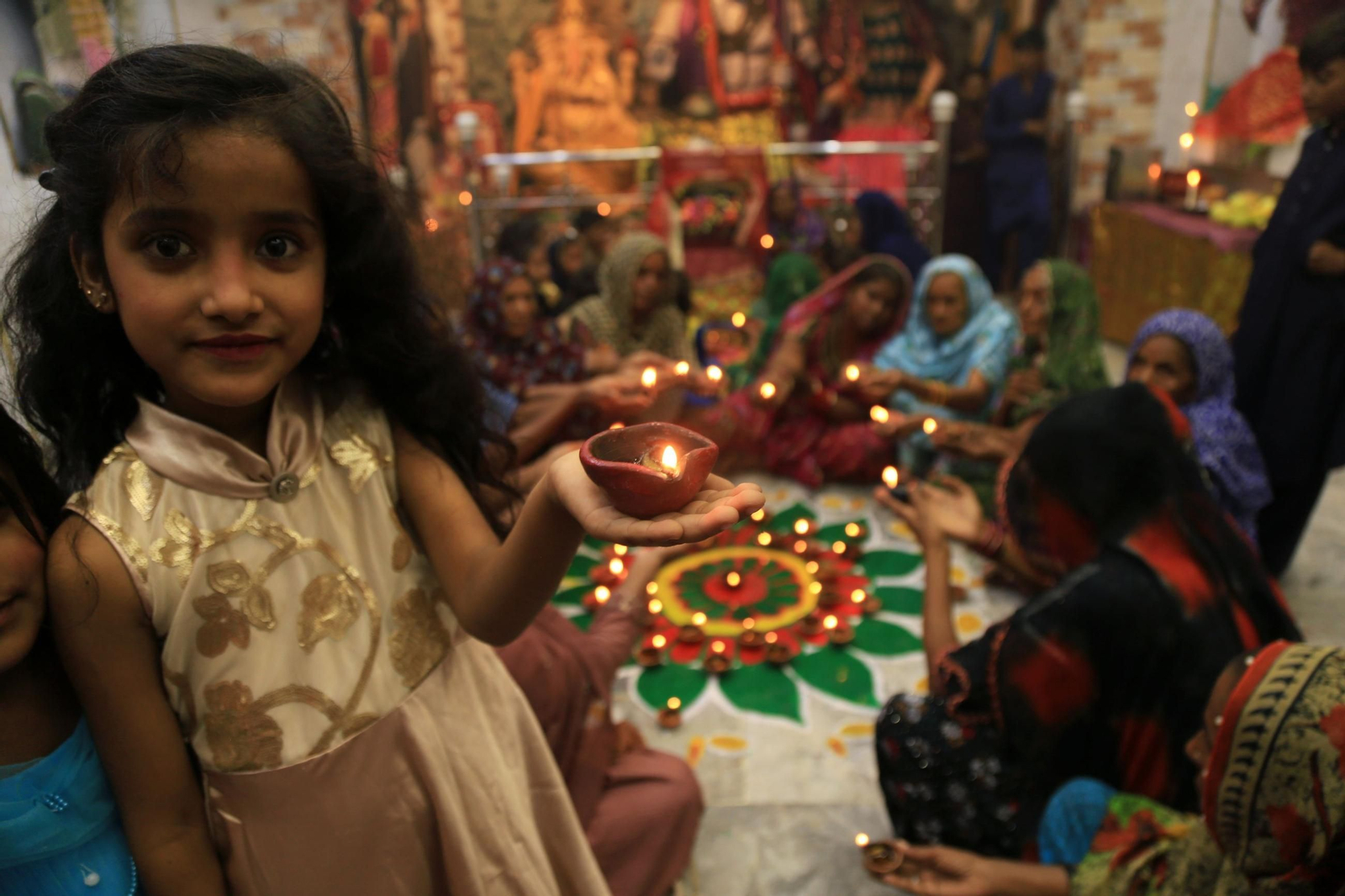 Las preciosas imágenes de la celebración del Diwali en India: un festival de luz y color
