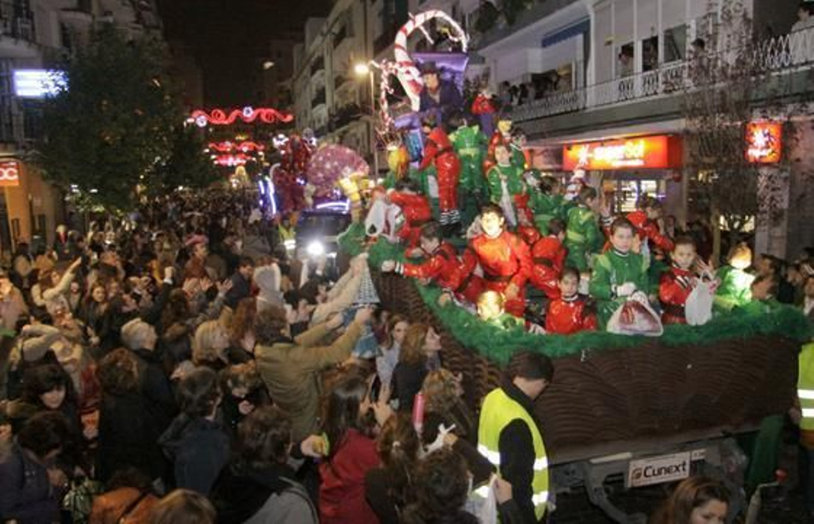Cabalgata de los Reyes Magos por la calle Asunción. / Belén Vargas