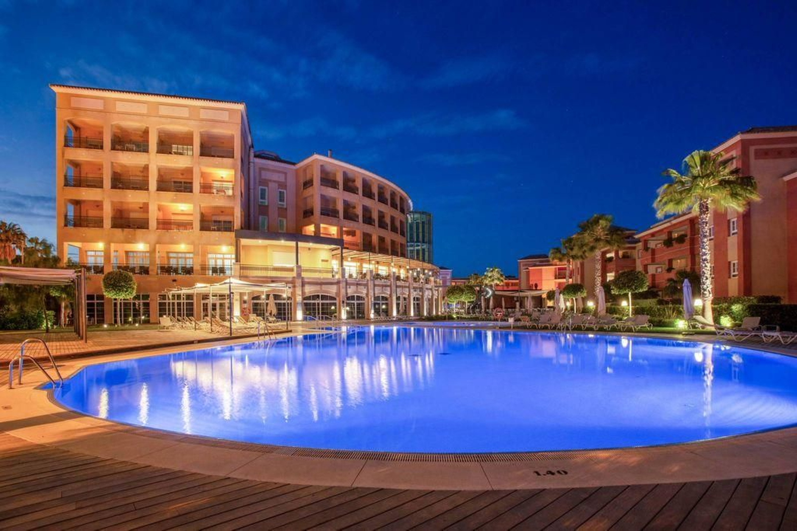 ¿Te gustaría vivir en un lujoso hotel y disfrutar de todos sus servicios? En esta playa de Huelva es posible ¿Te gustaría vivir en un lujoso hotel y disfrutar de todos sus servicios? En esta playa de Huelva es posible