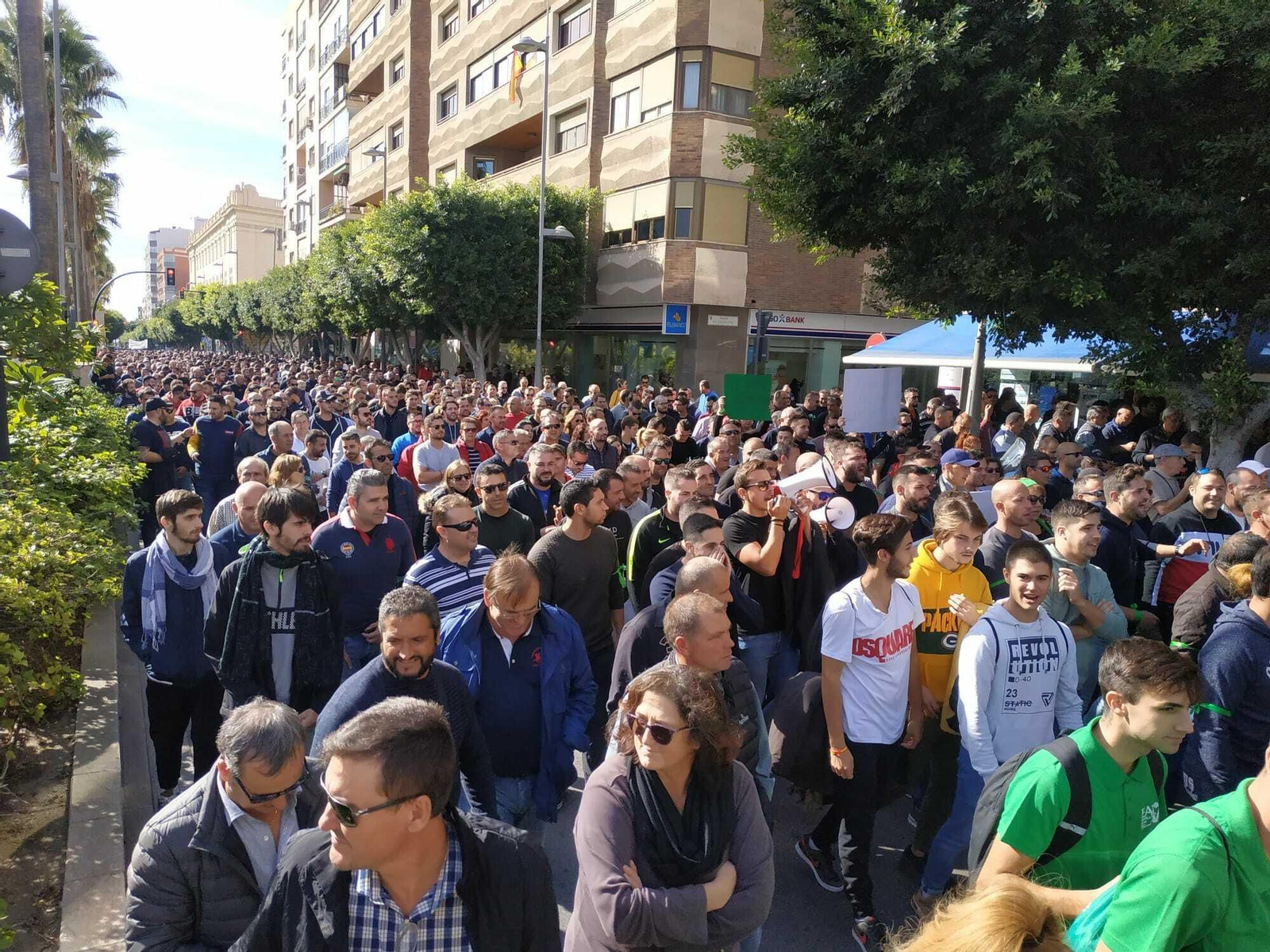 Miles de agricultores toman la capital por unos precios justos