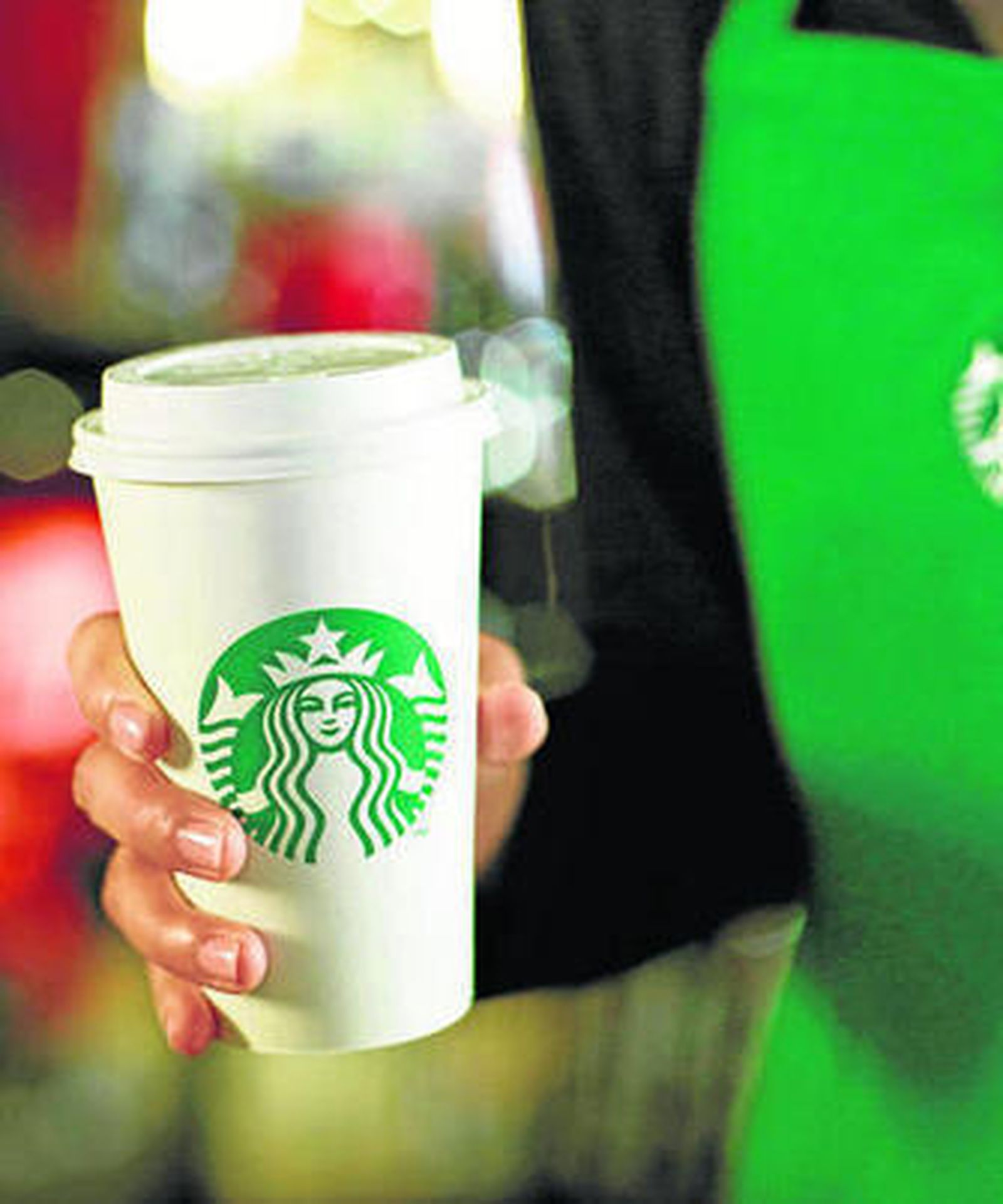 El logo de la compañía en uno de los vasos.