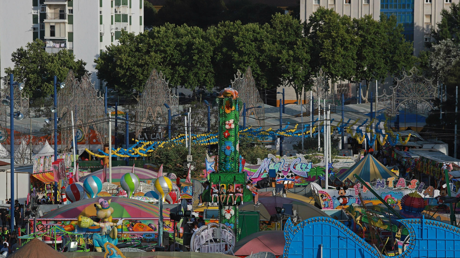 La zona de atracciones de la Feria de Algeciras.
