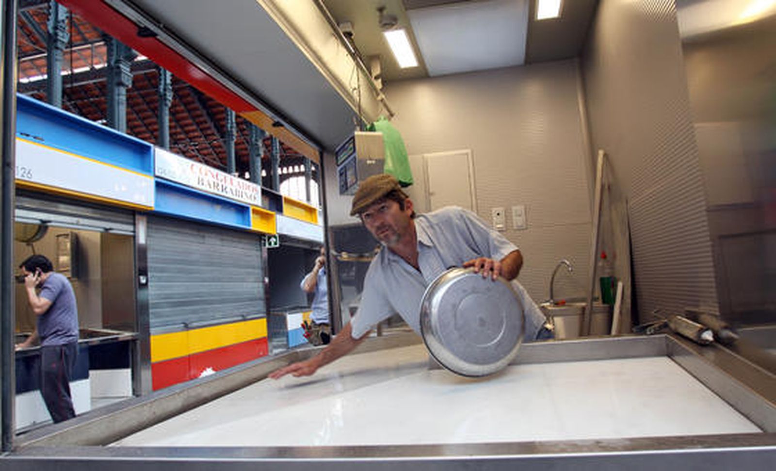 El mercado de Atarazanas reabre mañana sus puertas tras las obras de rehabilitación del edificio que se han prolongado casi dos años y medios.