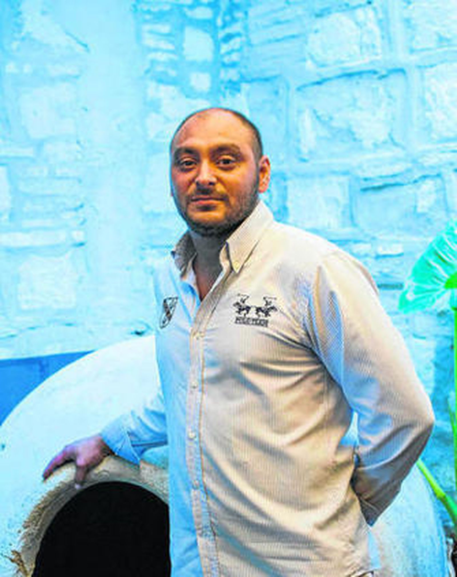 El cantaor Momo de Jerez posa para Diario de Jerez antes de la entrevista.