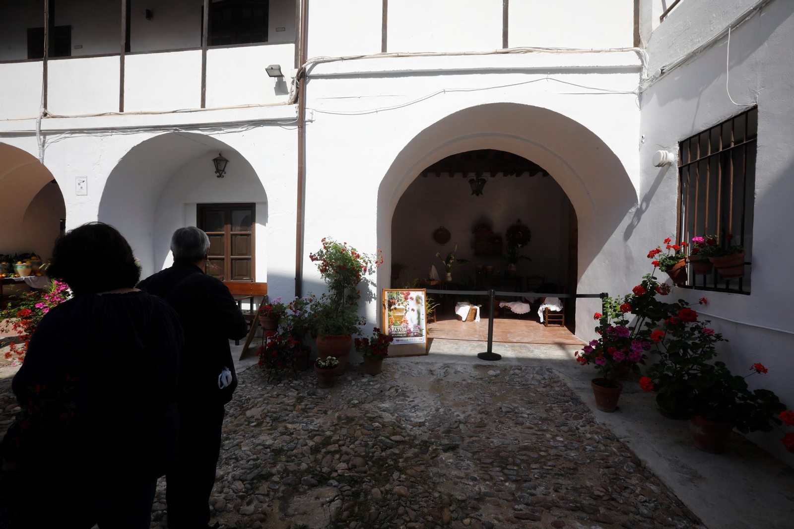 Patio del convento de las Clarisas de Santa Cruz.