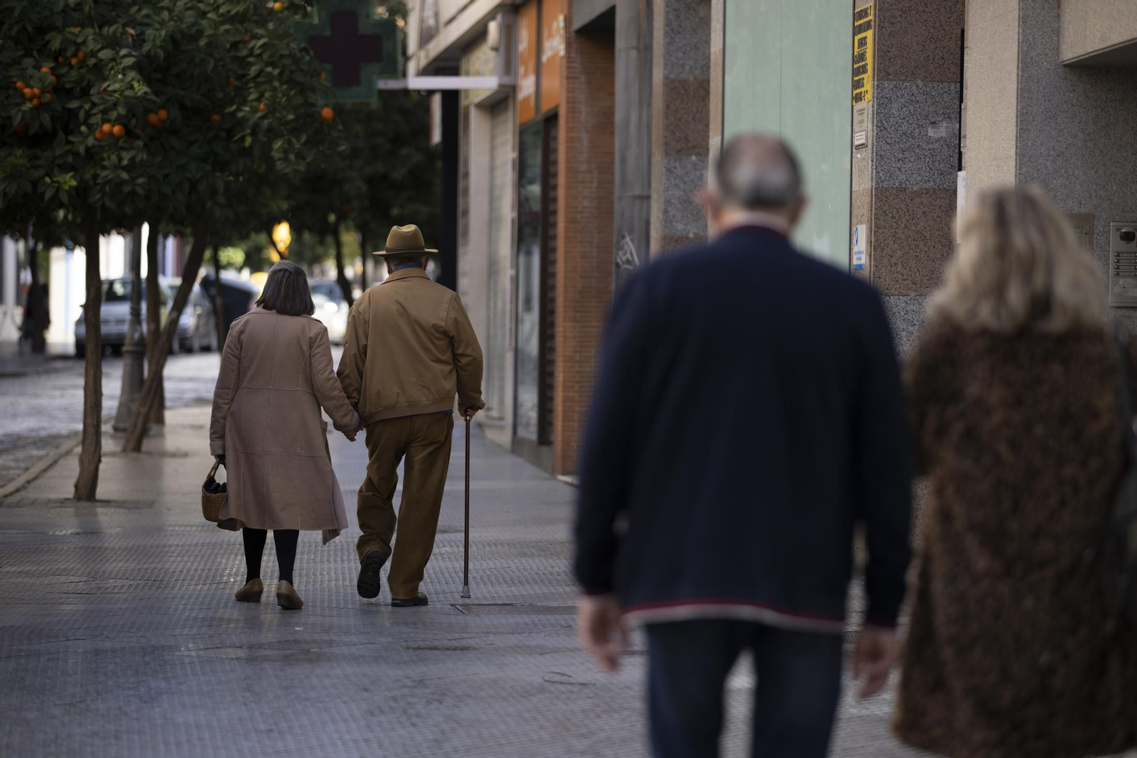 Viandantes por la calle.