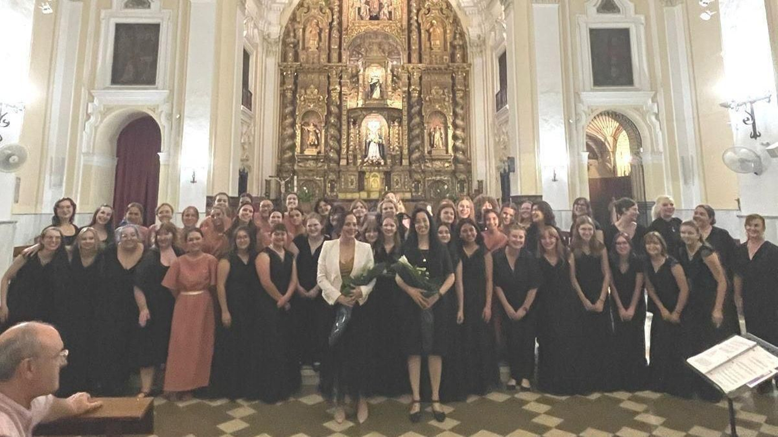 El coro joven de la escolanía de Tomares.