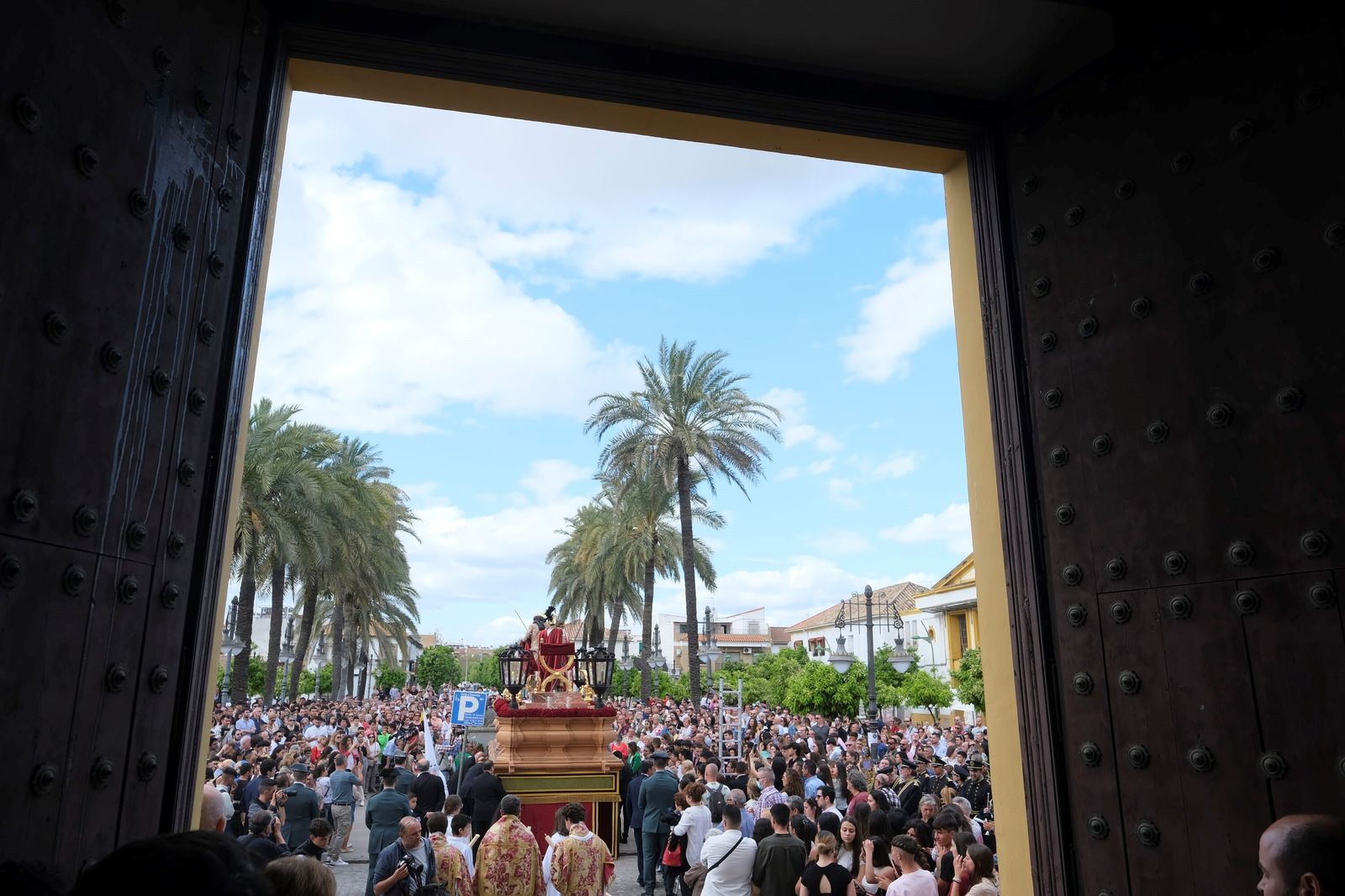 Sábado de Pasión en Córdoba: la procesión de la hermandad de la Presentación al Pueblo de Córdoba, en imágenes