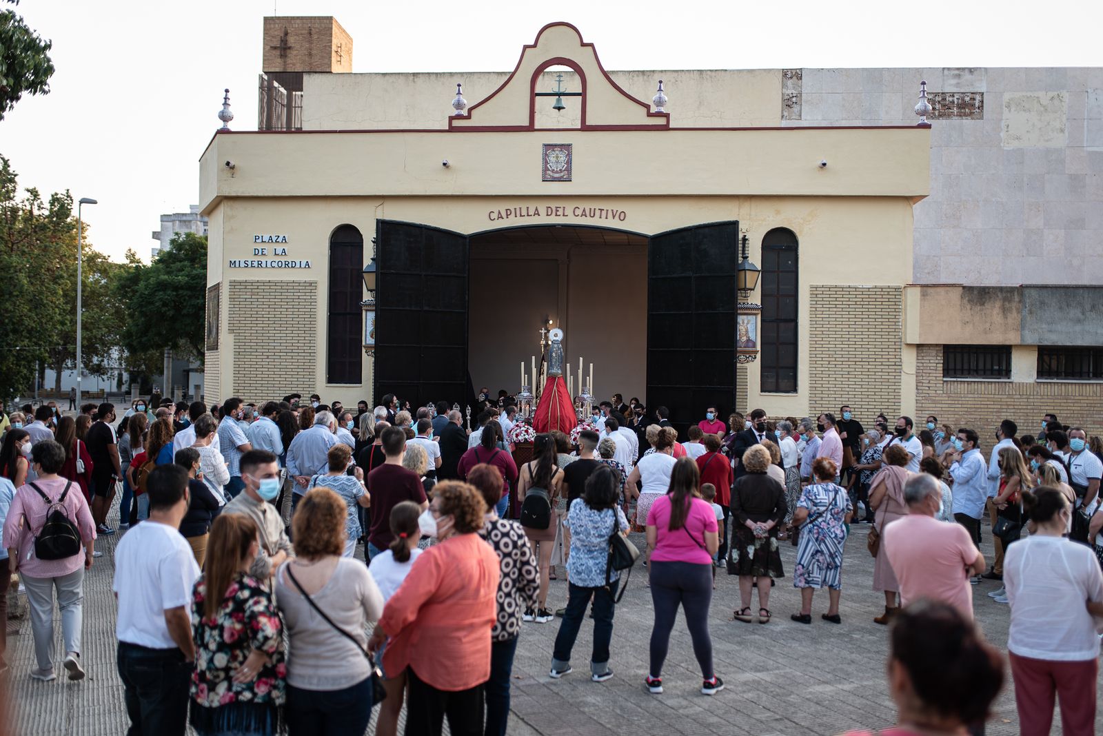 La procesión de la Virgen del Pilar por la Hispanidad en imágenes