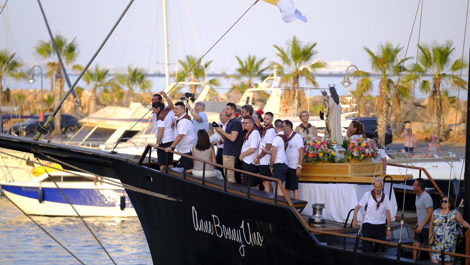 Procesión marítima de la Virgen del Carmen en Aguadulce (Roquetas de Mar), en imágenes