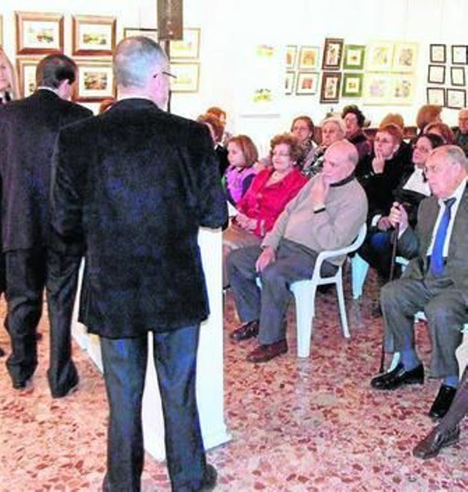 Momento de la celebración del sorteo de obras de arte  ante notario.