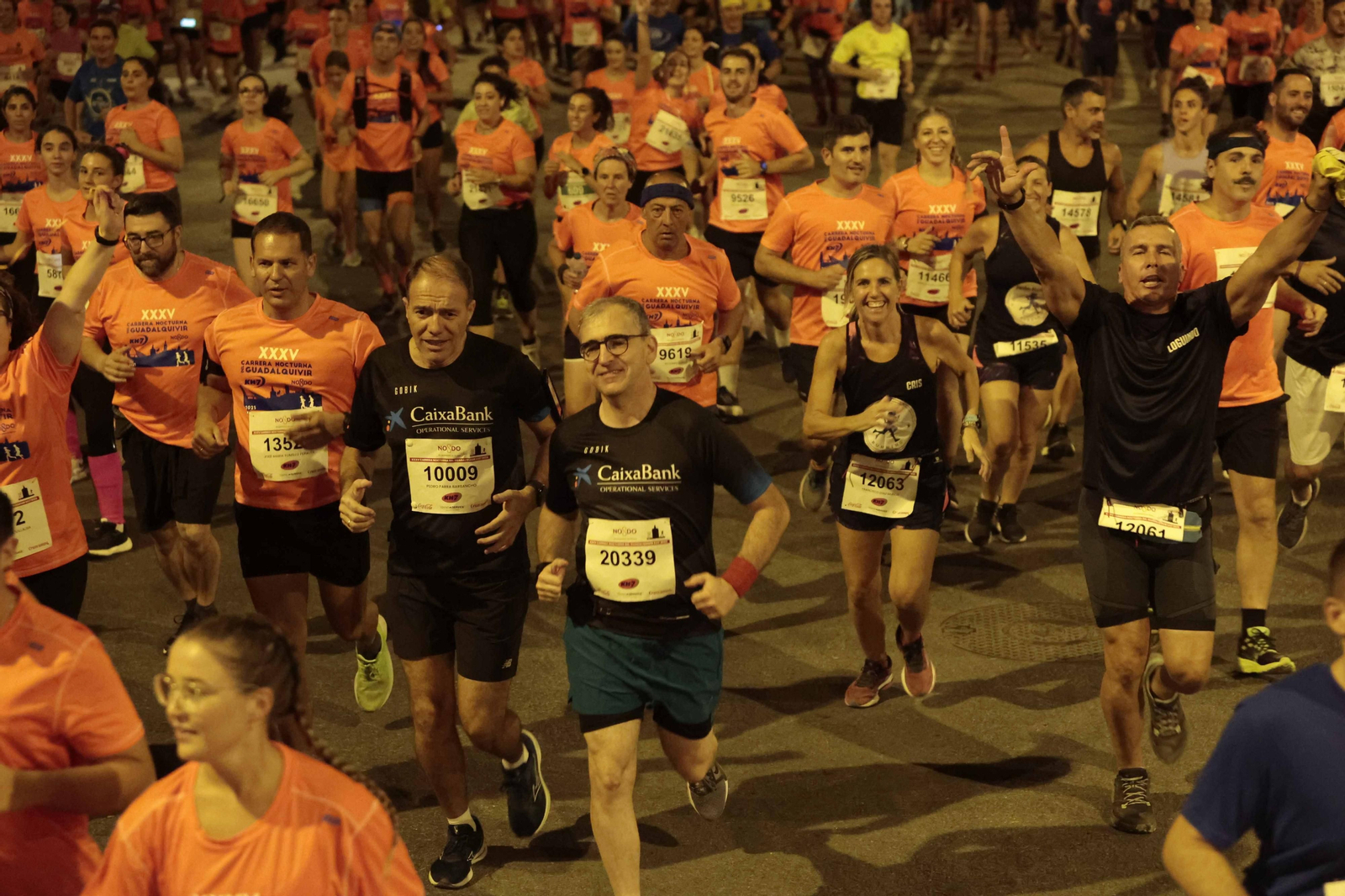 Búscate en las fotos de la Carrera Nocturna