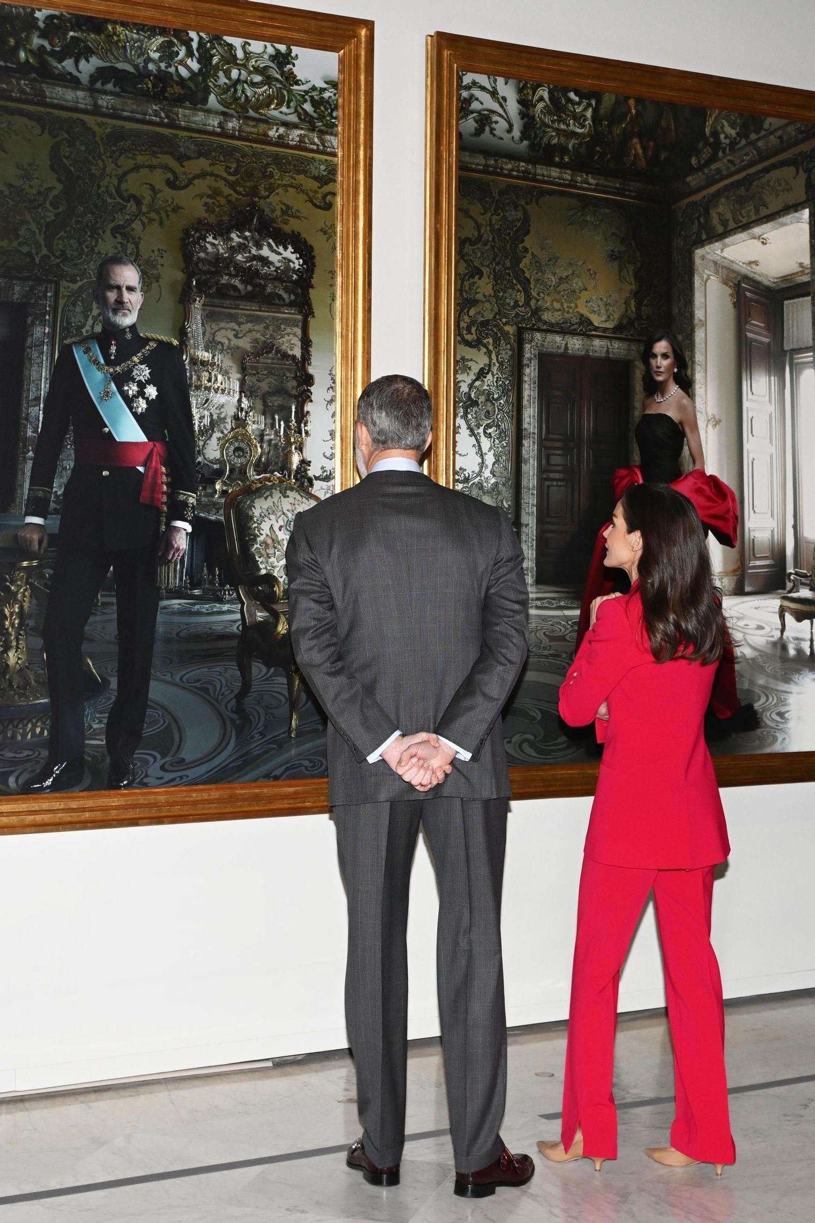 Las fotos de la visita de los Reyes a la exposición con los retratos de Annie Leibovitz