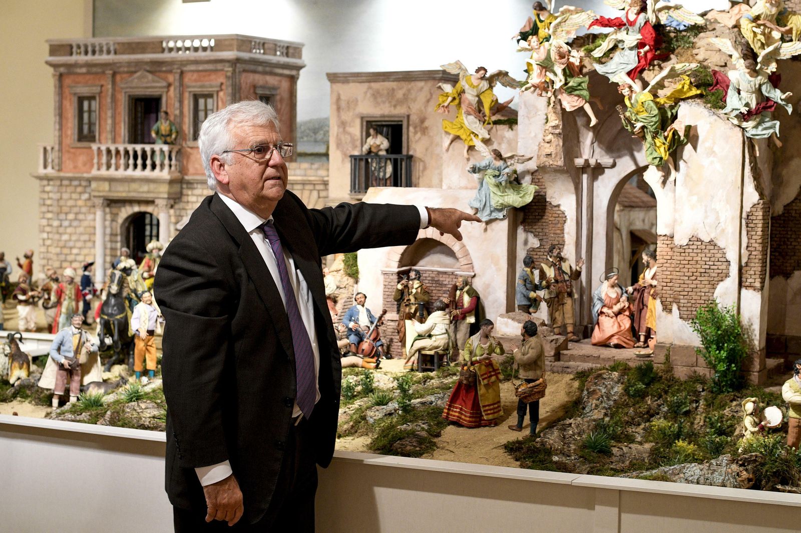 Así son los 130 belenes del mundo de Puerta Real en Granada