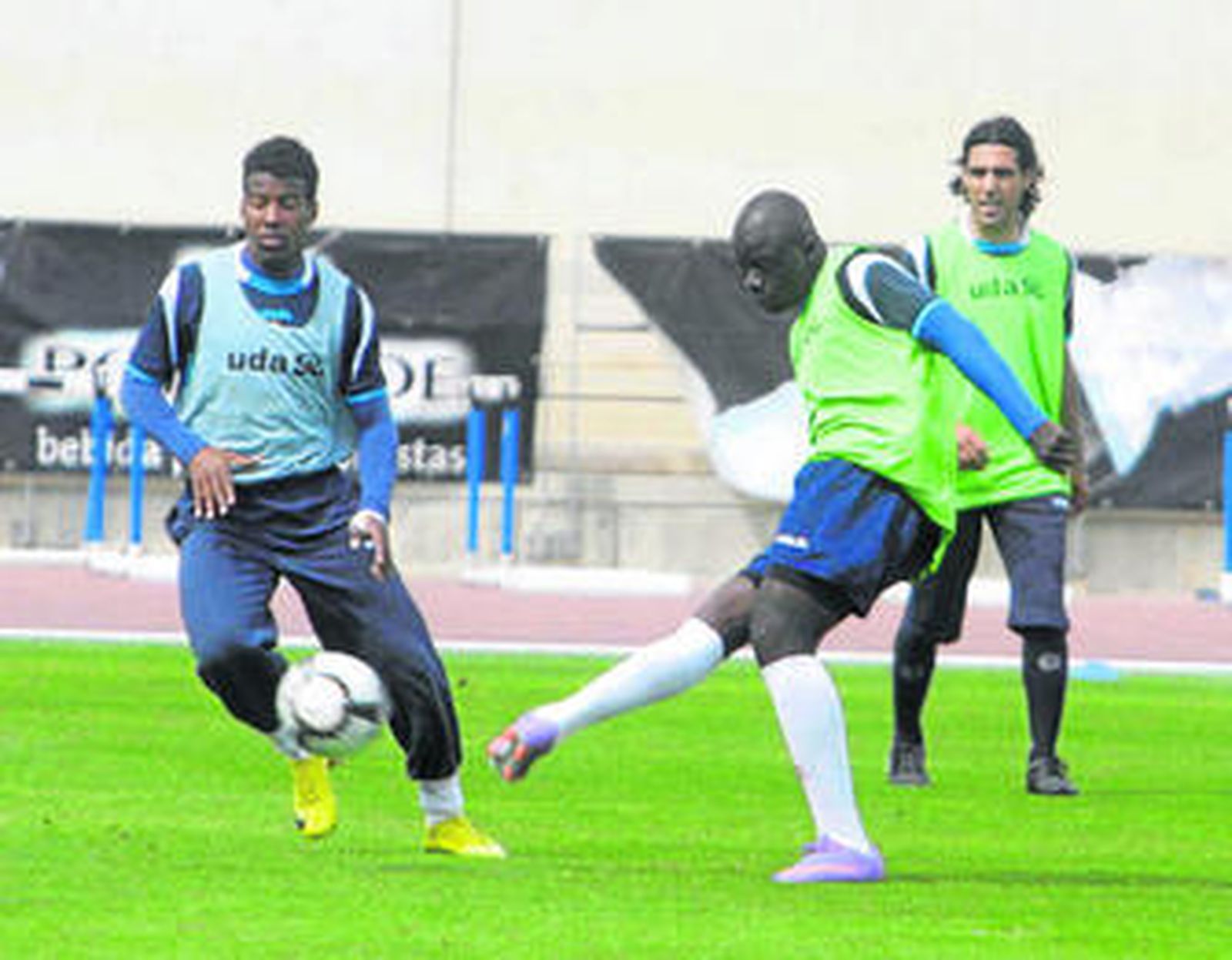M'bami debe incorporarse hoy al inicio de la temporada junto a todos sus compañeros.