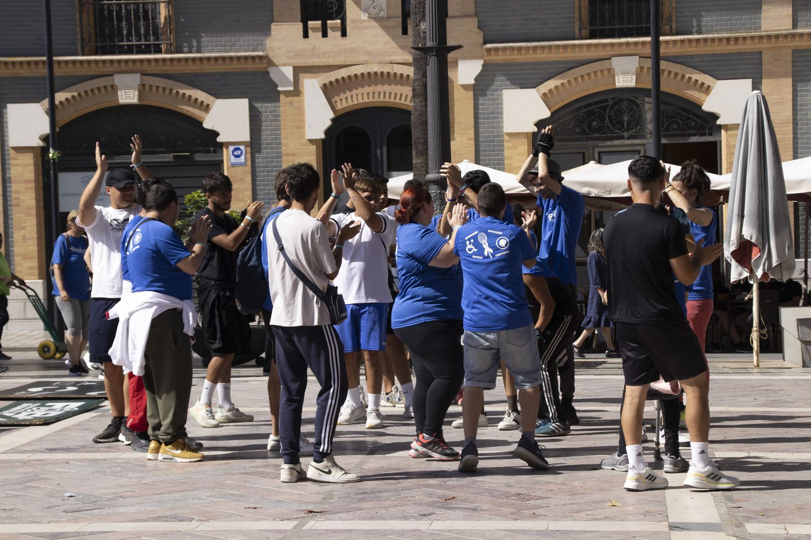 Imágenes del II Día del Bádminton inclusivo en la Plaza de las Monjas.