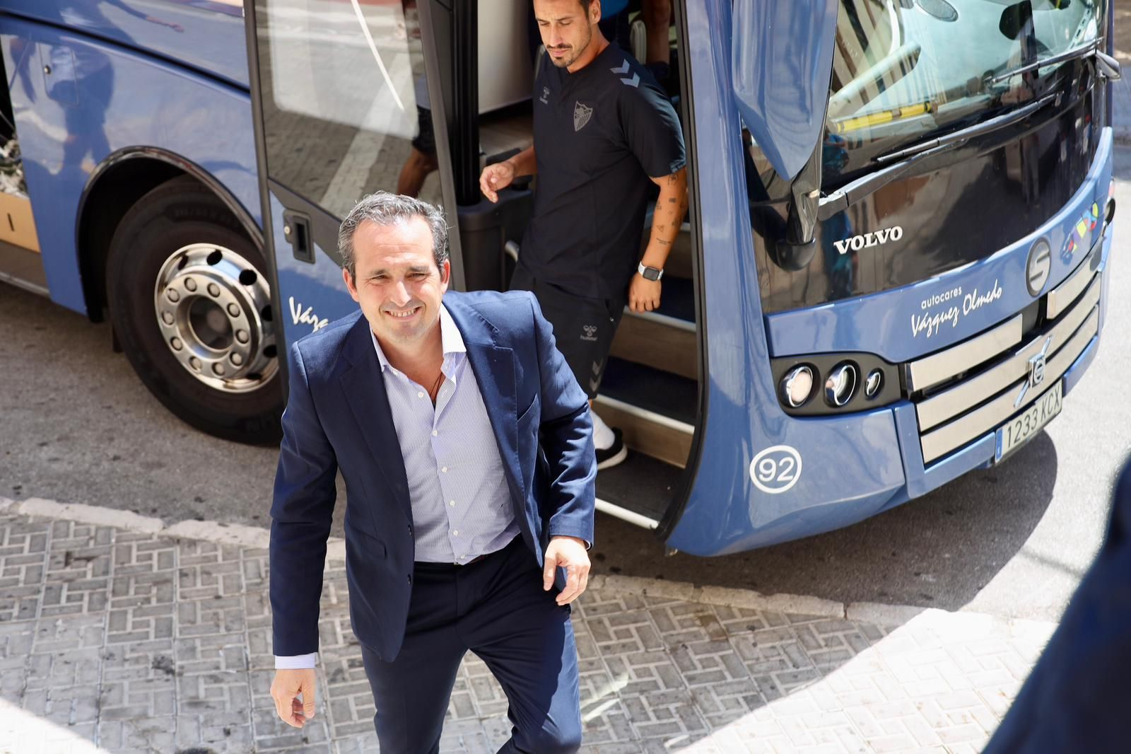 La ofrenda del Málaga CF a la Divina Pastora, en fotos