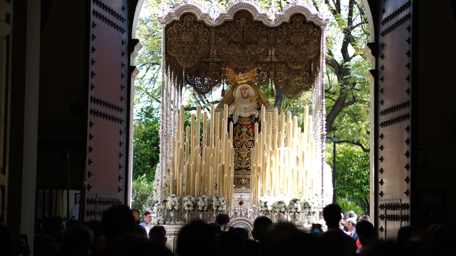 La Virgen de la Angustia entrando en la capilla de la Universidad