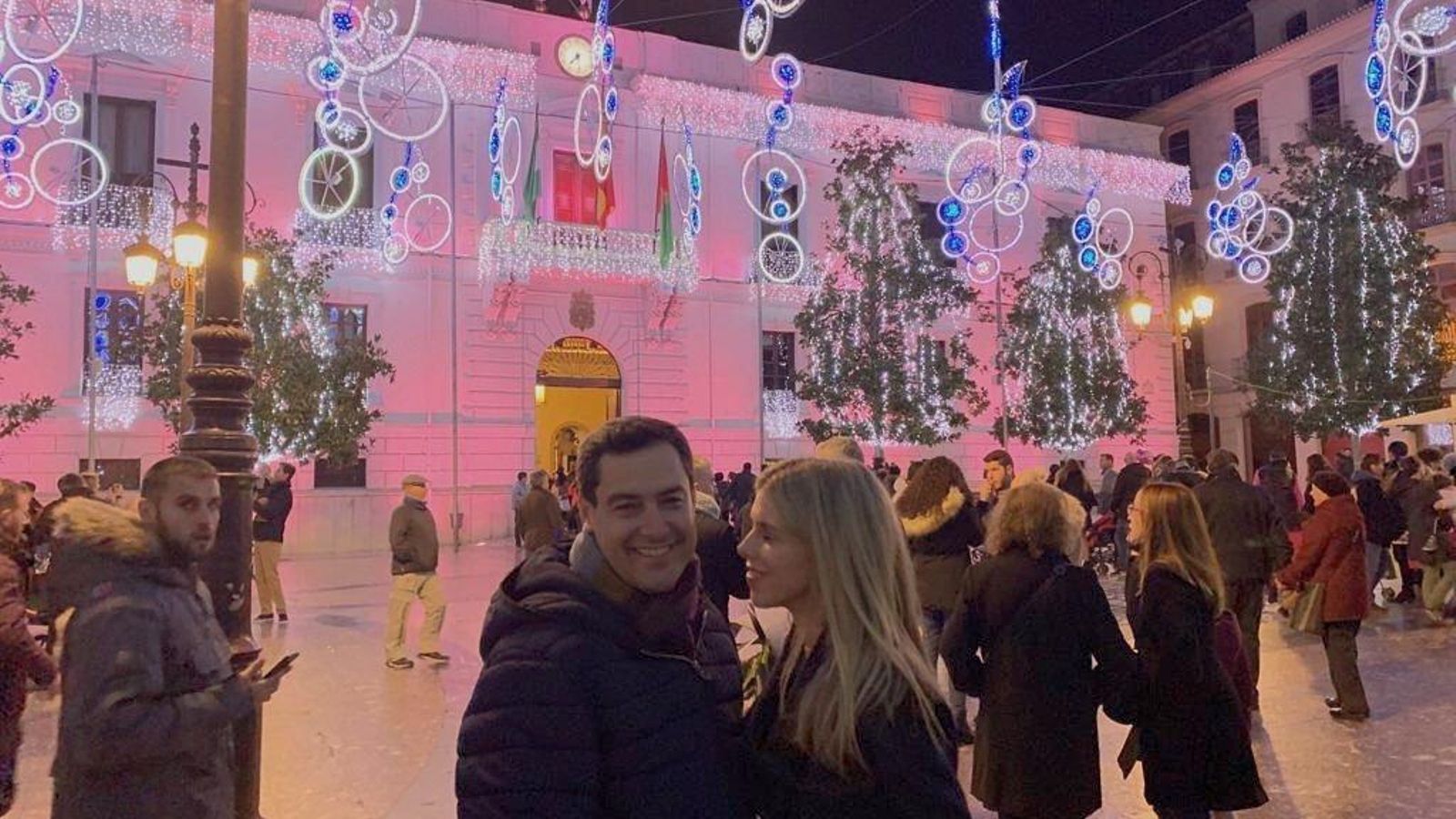 Juanma Moreno y Manuela Villena la pasada Navidad en Granada